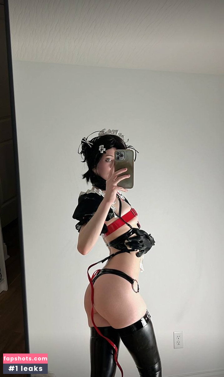 Nora Fawn gallery photo #32