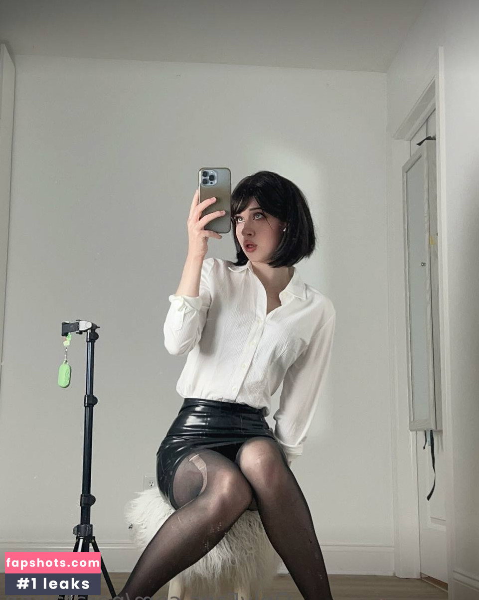 Nora Fawn gallery photo #3083
