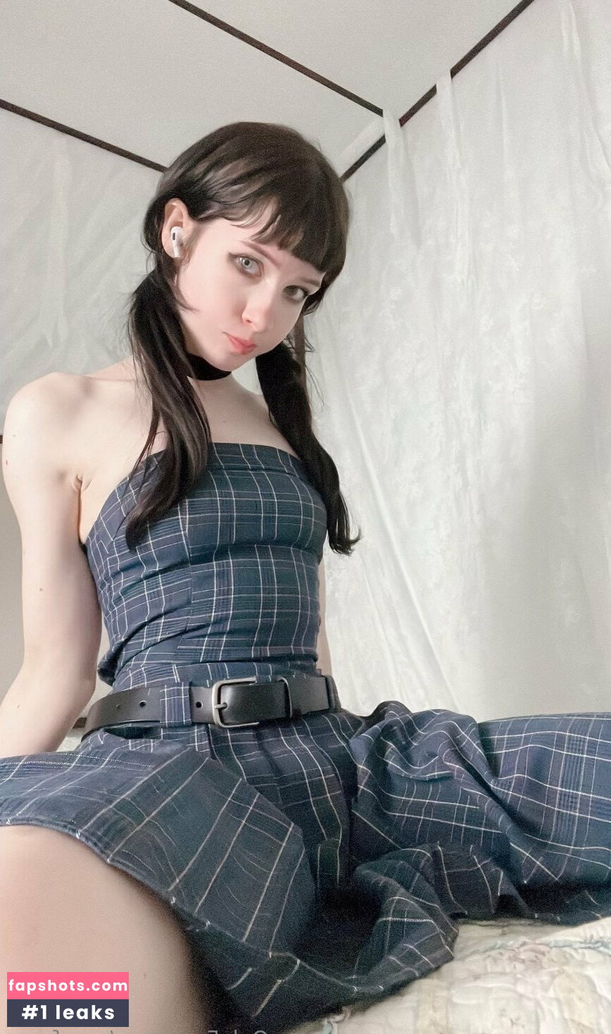 Nora Fawn gallery photo #3348