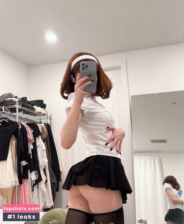 Nora Fawn gallery photo #803
