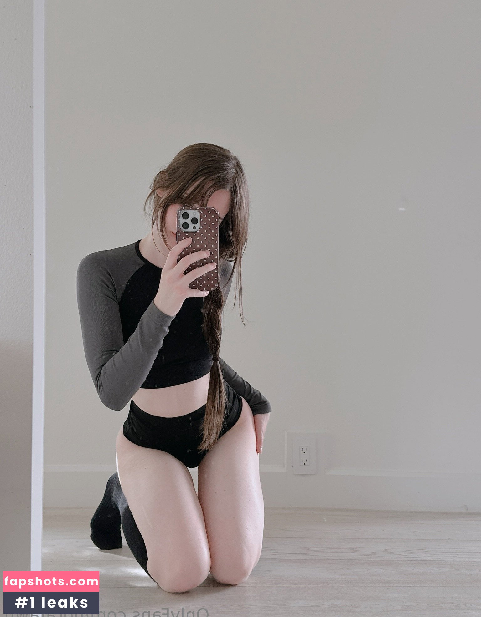 Nora Fawn gallery photo #24