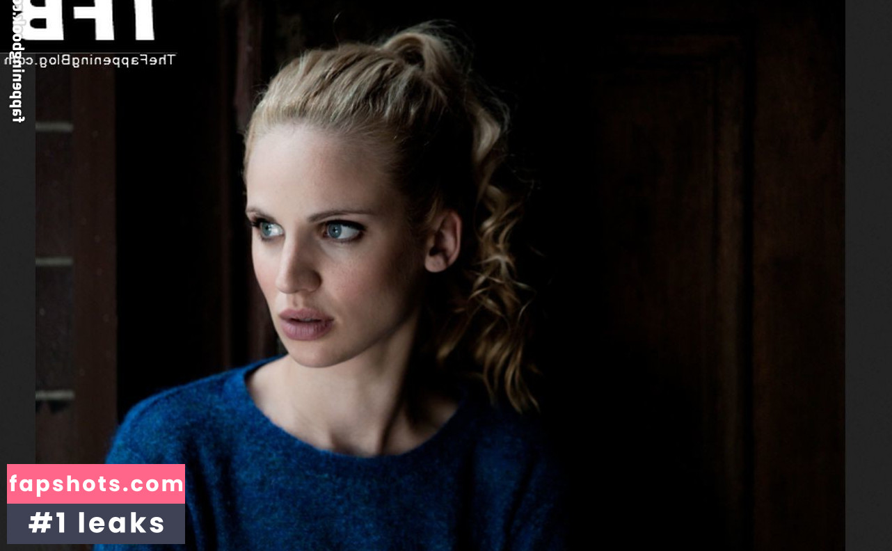 Nora Huetz gallery photo #3