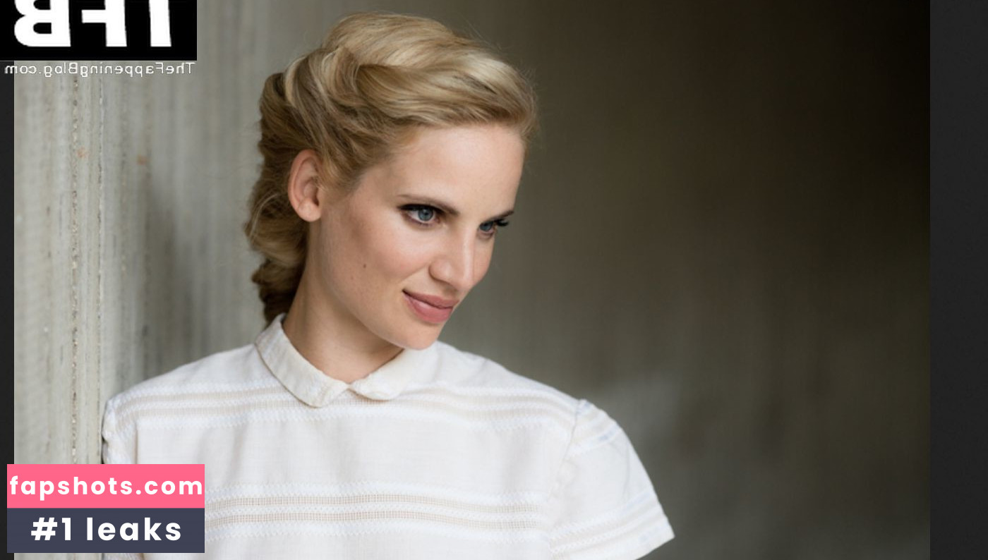 Nora Huetz gallery photo #4