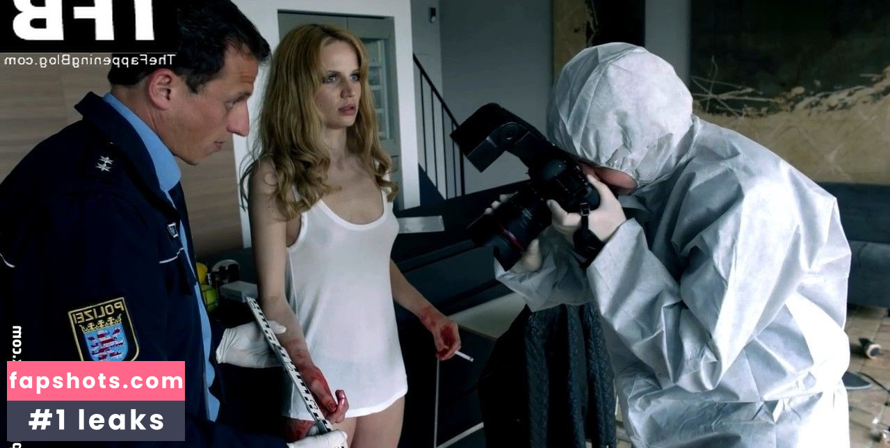 Nora Huetz gallery photo #5