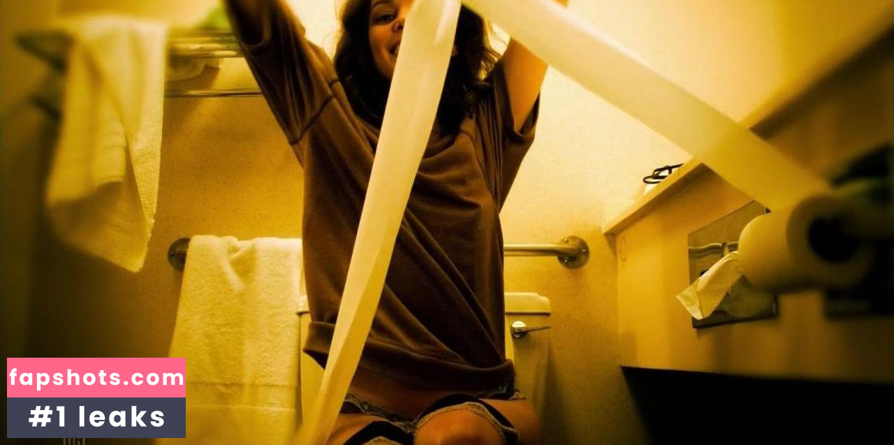 Nora Zehetner gallery photo #15