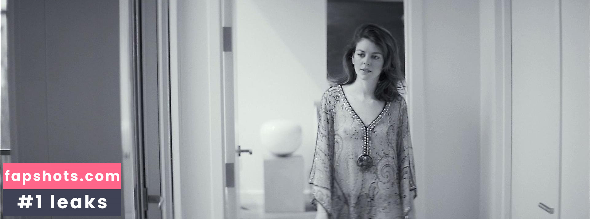 Nora Zehetner gallery photo #22