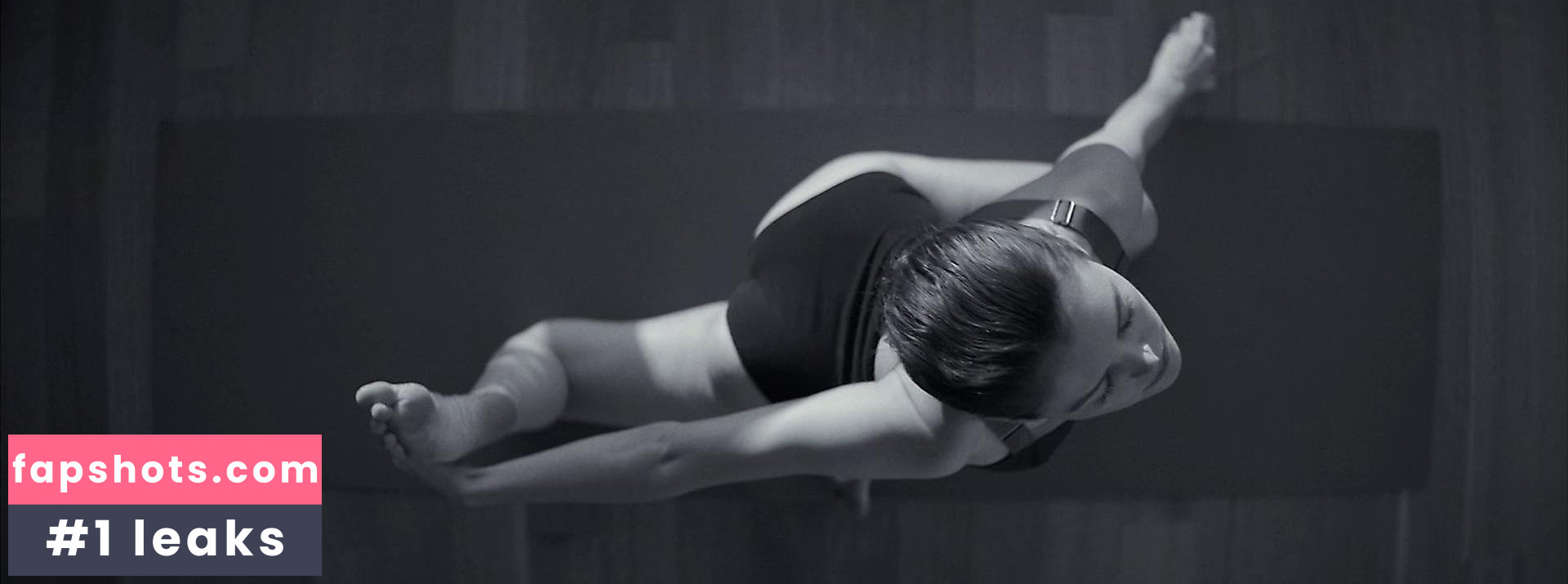 Nora Zehetner gallery photo #25