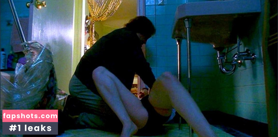 Nora Zehetner gallery photo #10