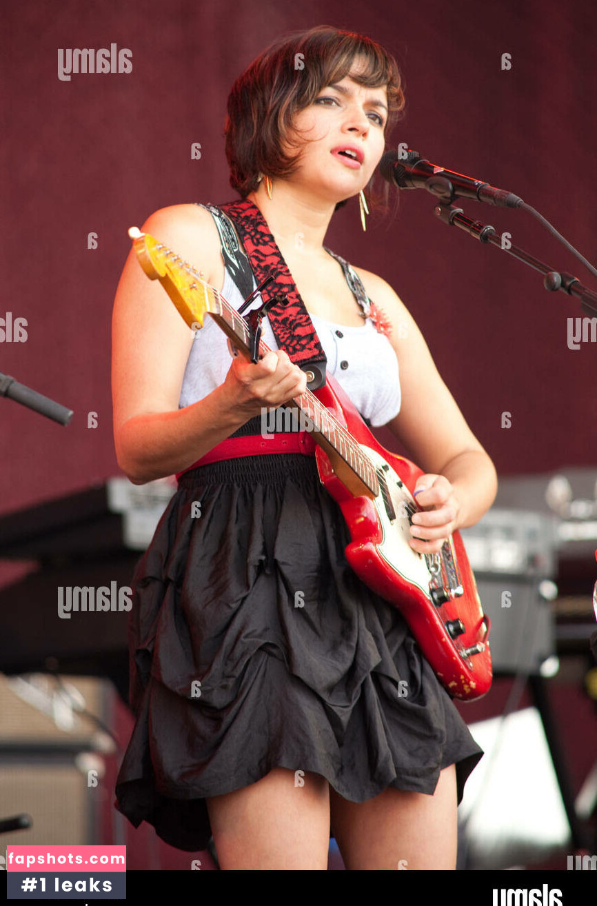 Norah Jones gallery photo #16