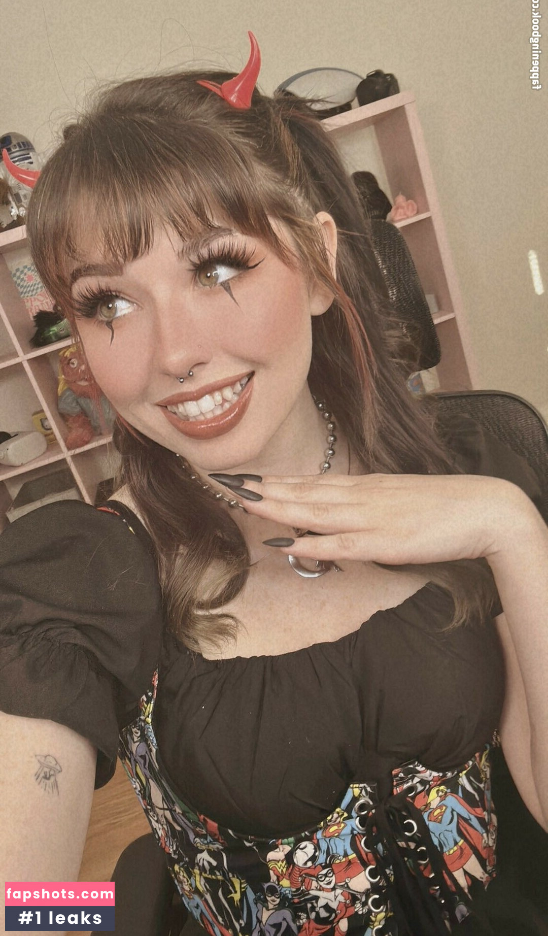 NotSaige gallery photo #40