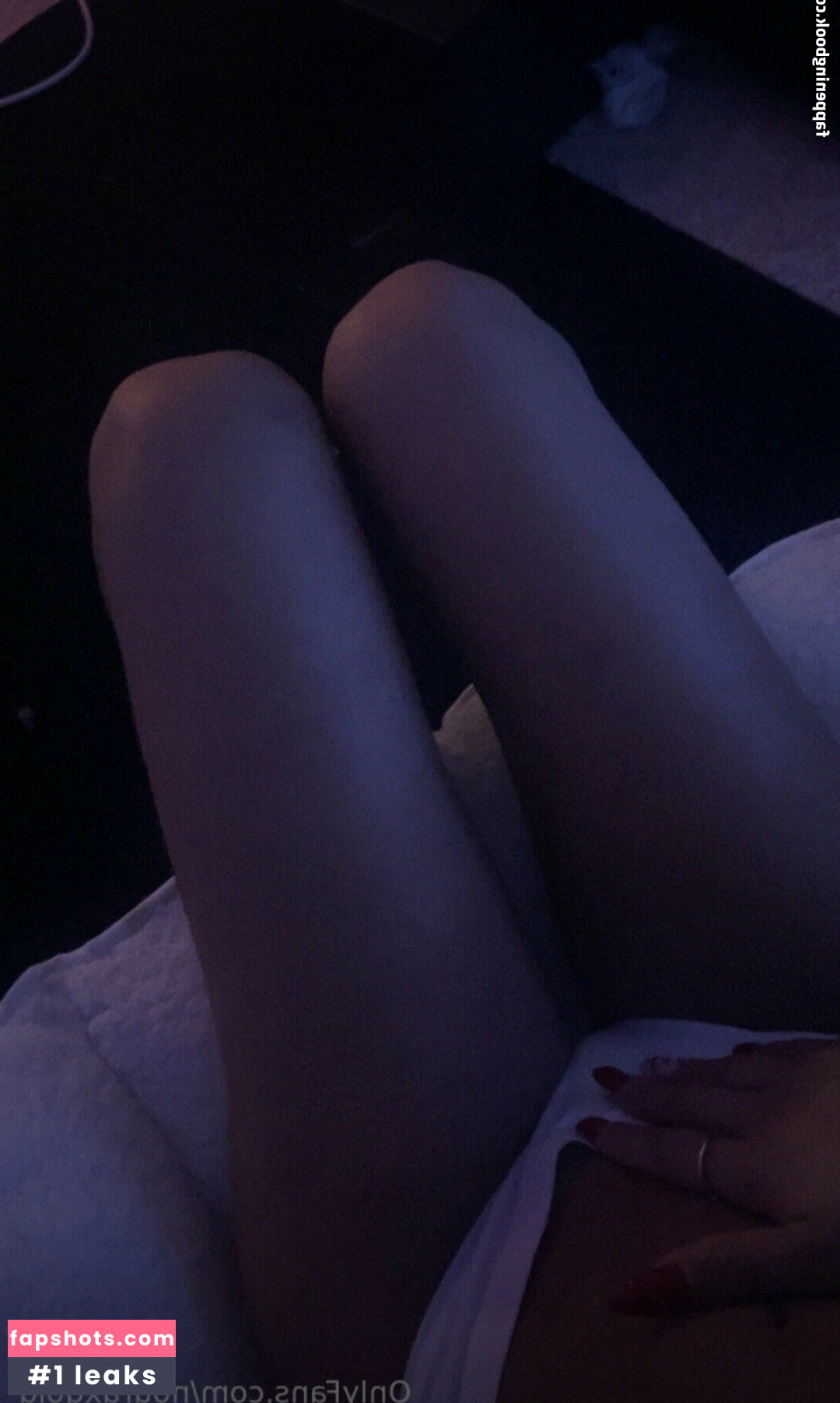 Noura Gold nude babe gallery