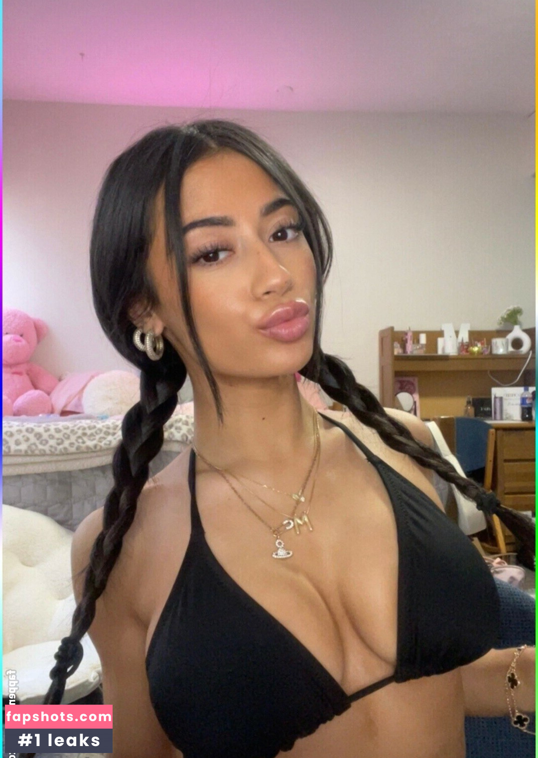 Noura Gold gallery photo #5