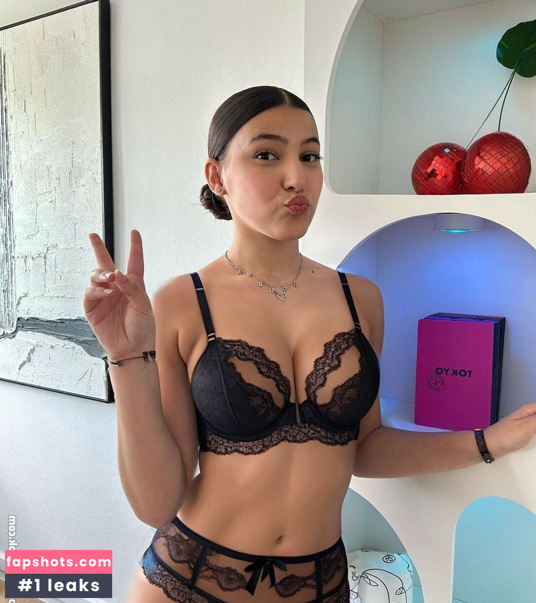 Nourhene Hocini gallery photo #43