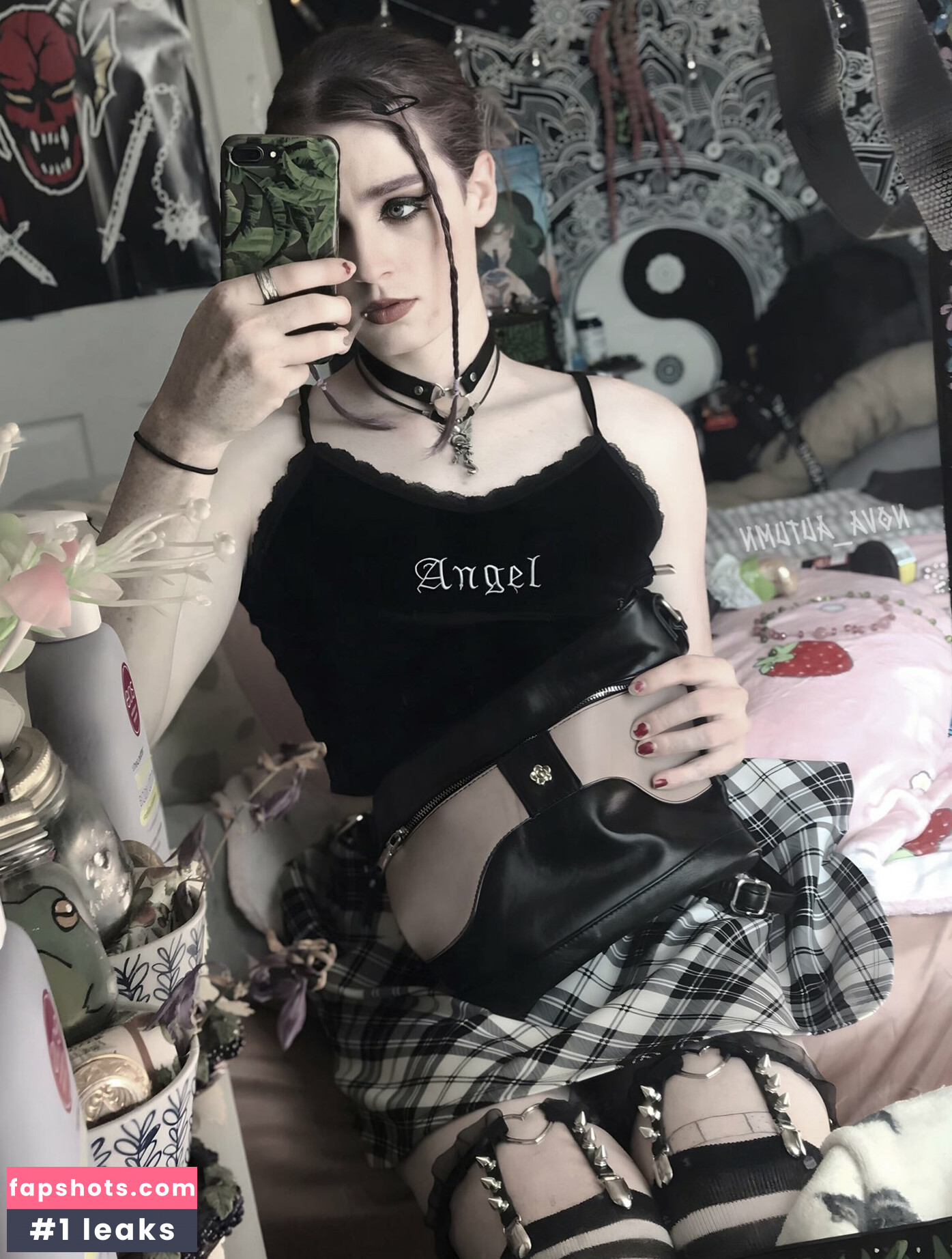 Nova Autumn nude babe gallery