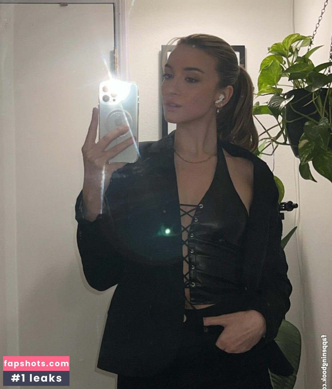 Novaleesi gallery photo #49