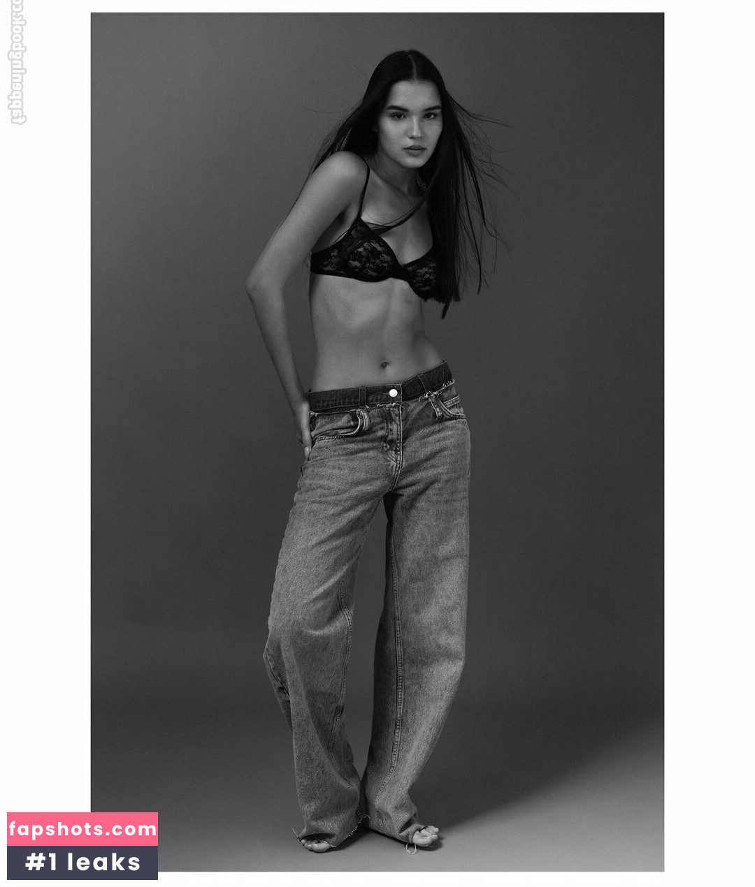 Noya Elia gallery photo #15