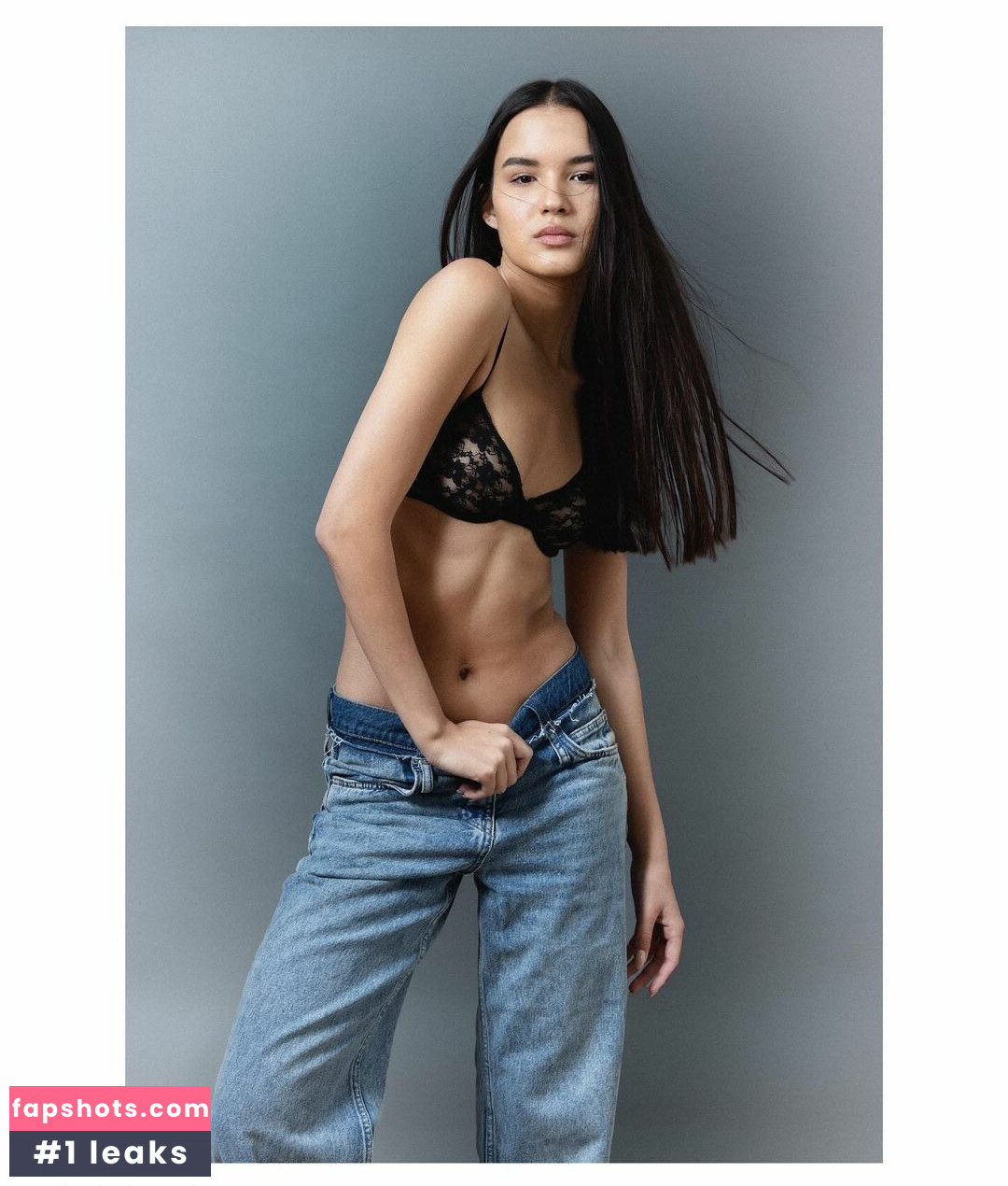 Noya Elia gallery photo #10