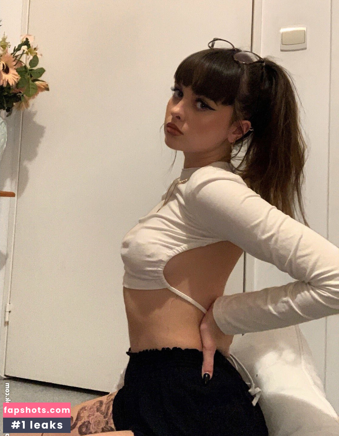 Nude De Laure gallery photo #2