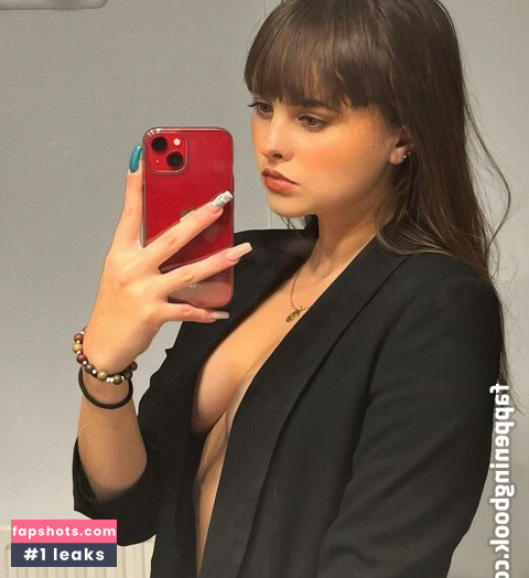 Nude De Laure nude babe gallery