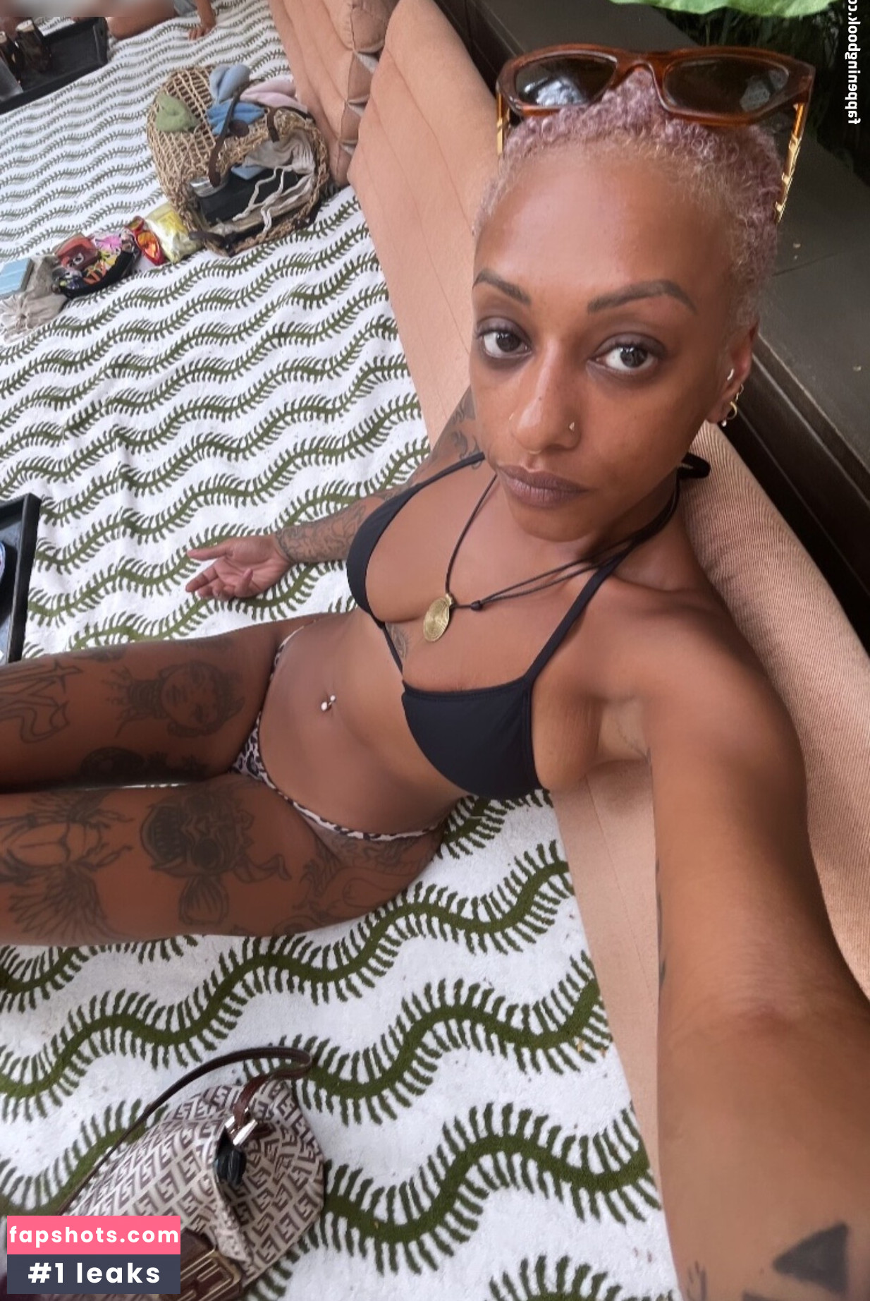 Nura Habib Omer gallery photo #11