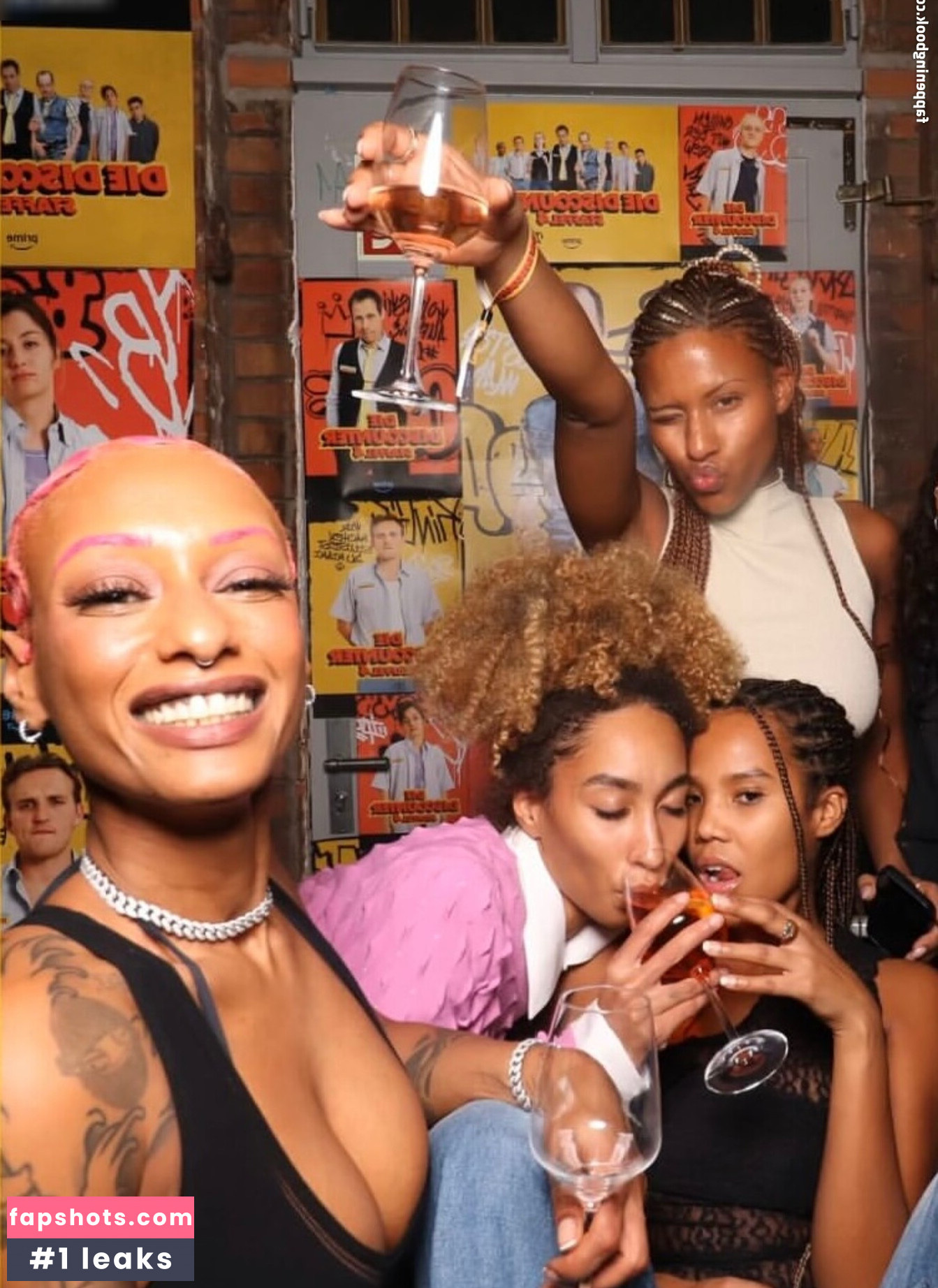 Nura Habib Omer gallery photo #12