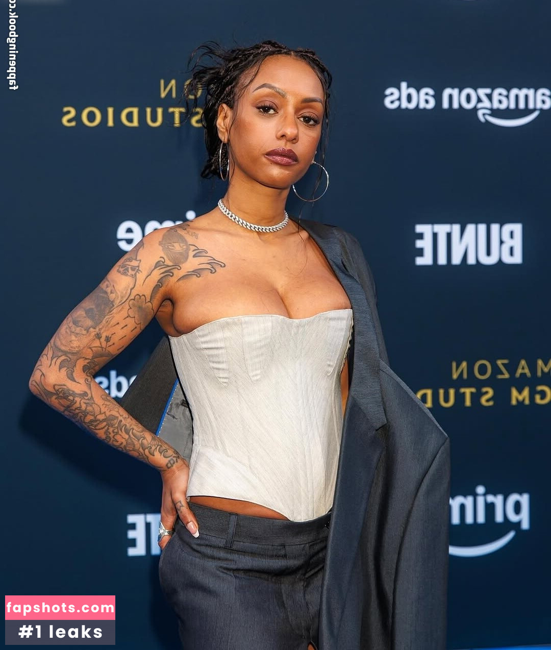 Nura Habib Omer gallery photo #15