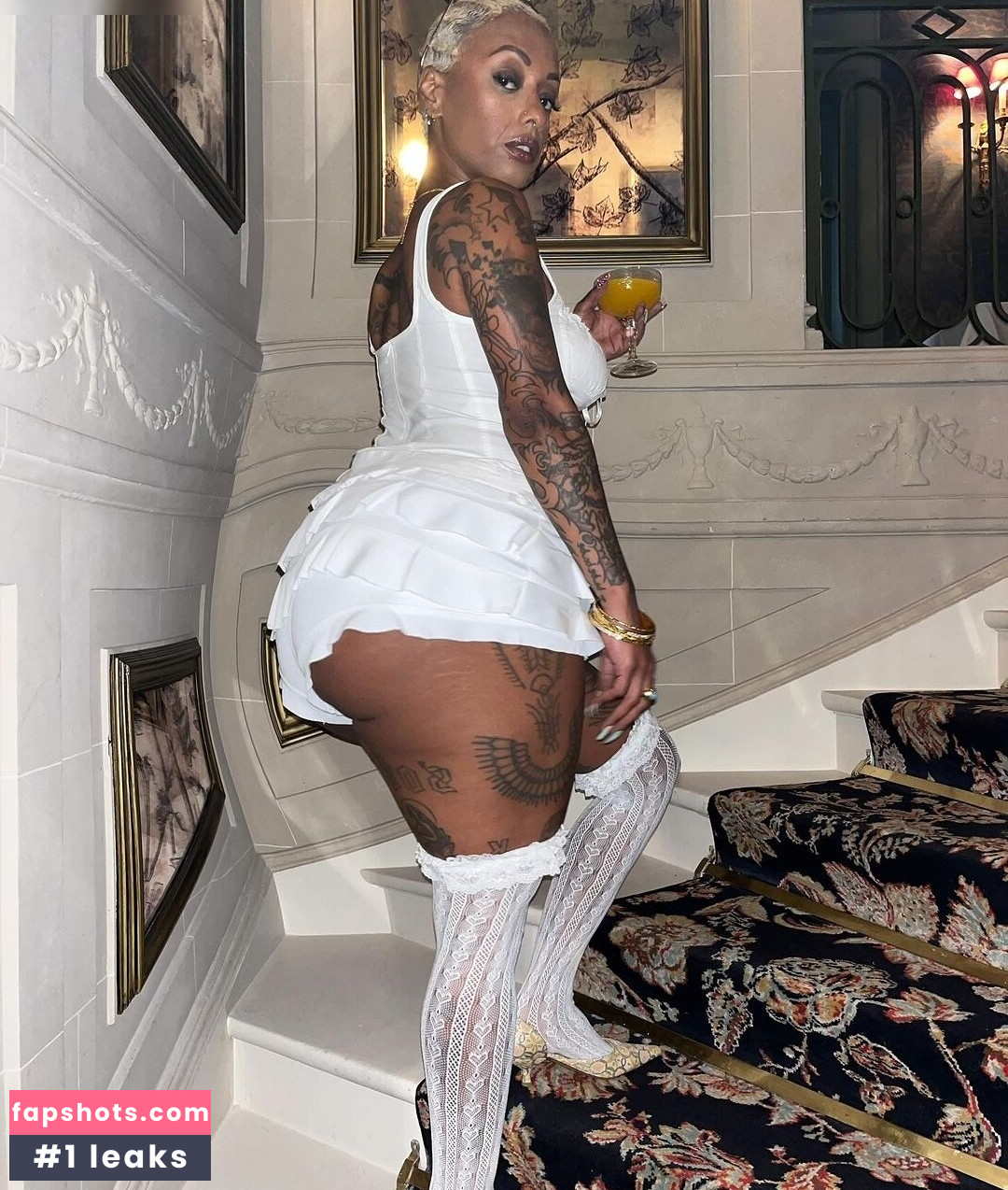 Nura Habib Omer gallery photo #16