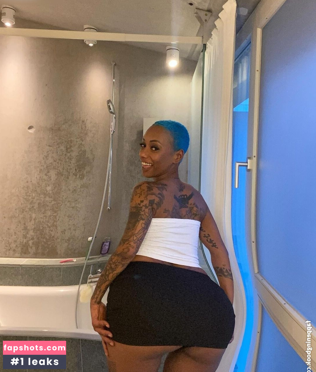 Nura Habib Omer gallery photo #17