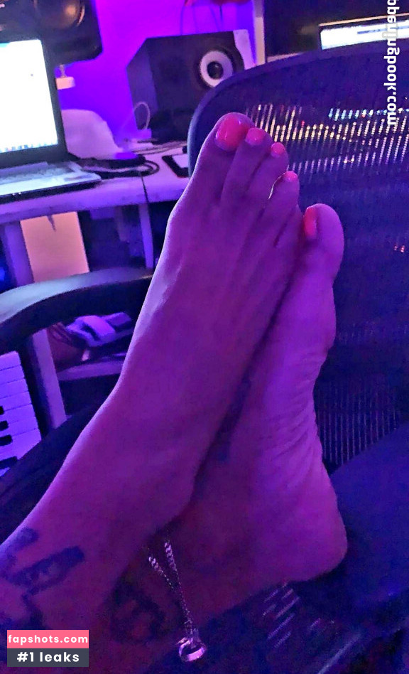 Nura Habib Omer gallery photo #31