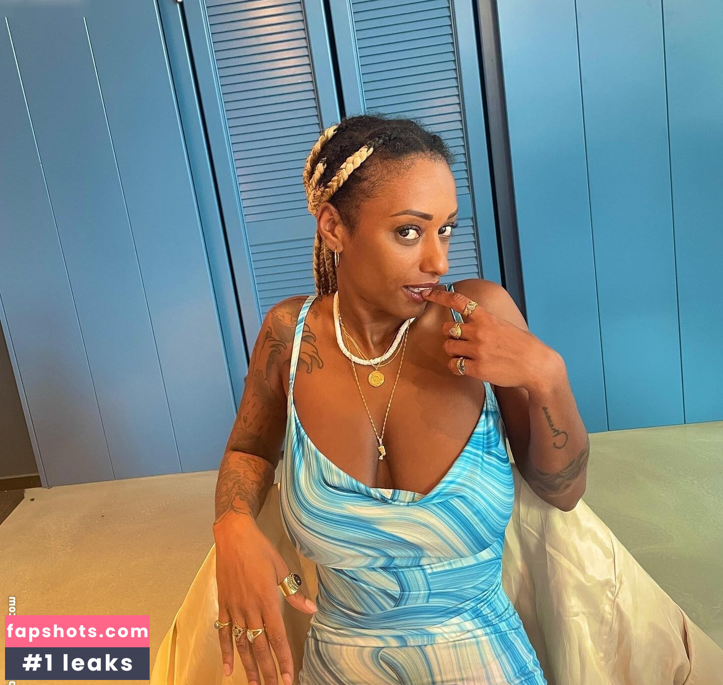 Nura Habib Omer gallery photo #41