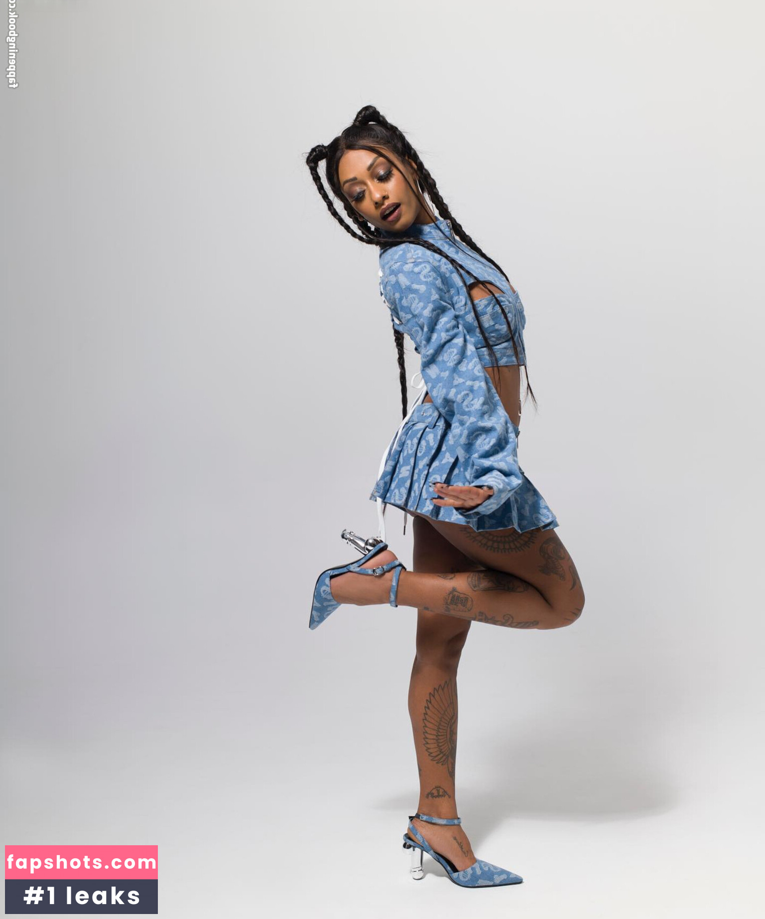 Nura Habib Omer gallery photo #45