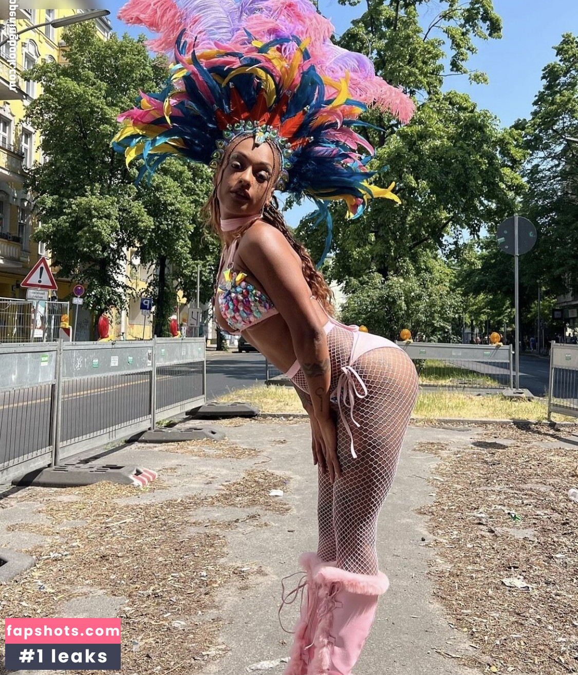 Nura Habib Omer gallery photo #54