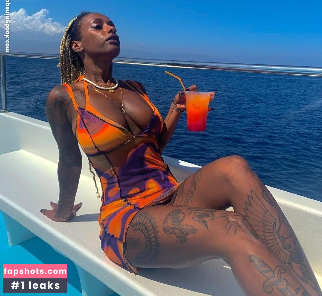 Nura Habib Omer gallery photo #58