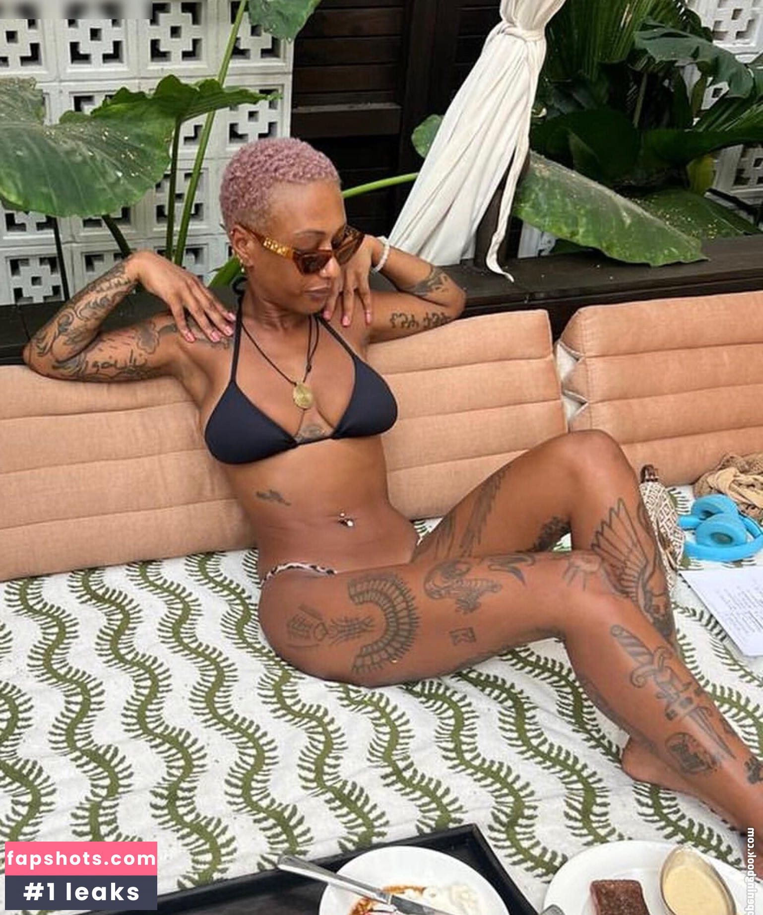 Nura Habib Omer gallery photo #7