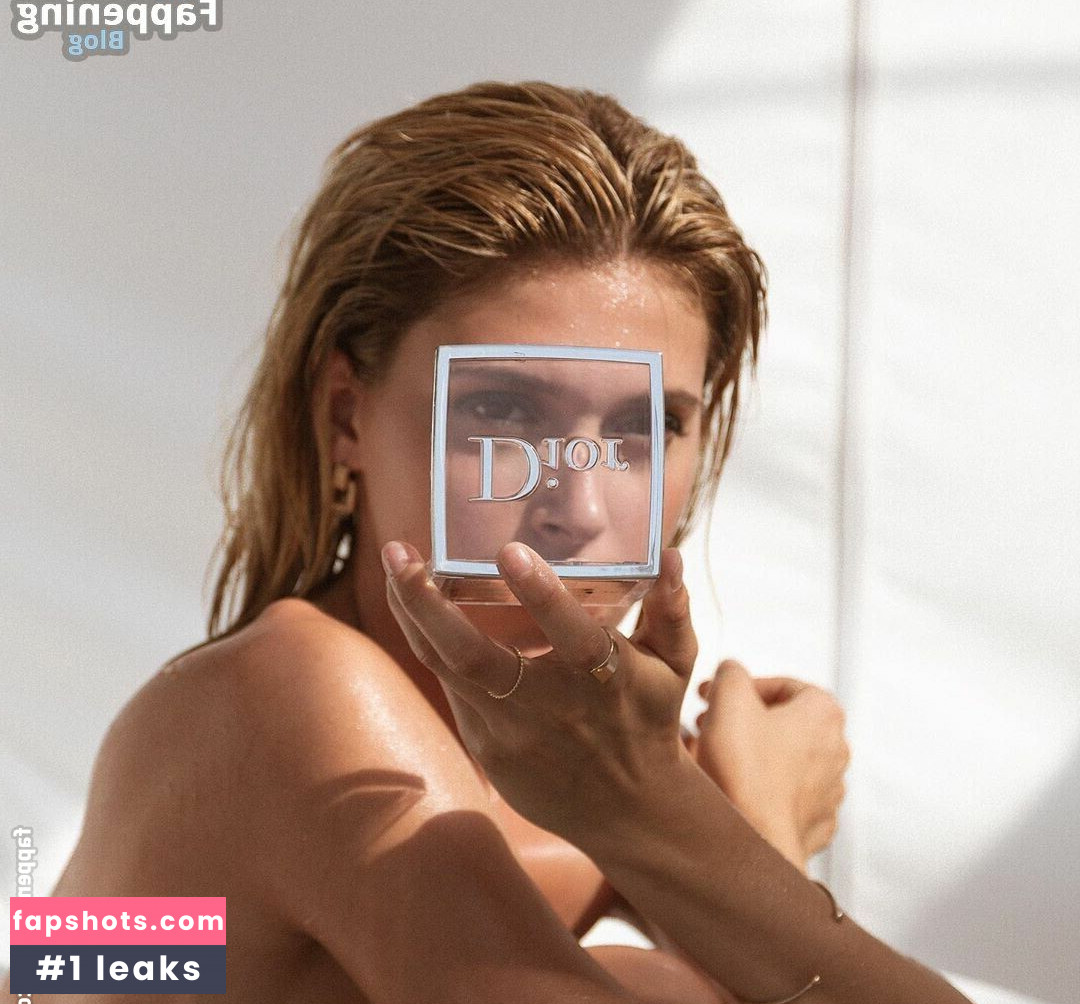 Nuria Oliu gallery photo #12