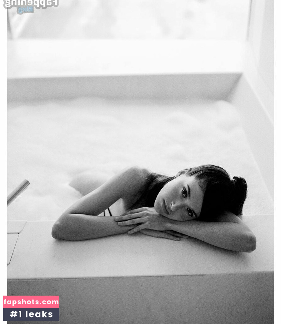 Nuria Oliu gallery photo #26