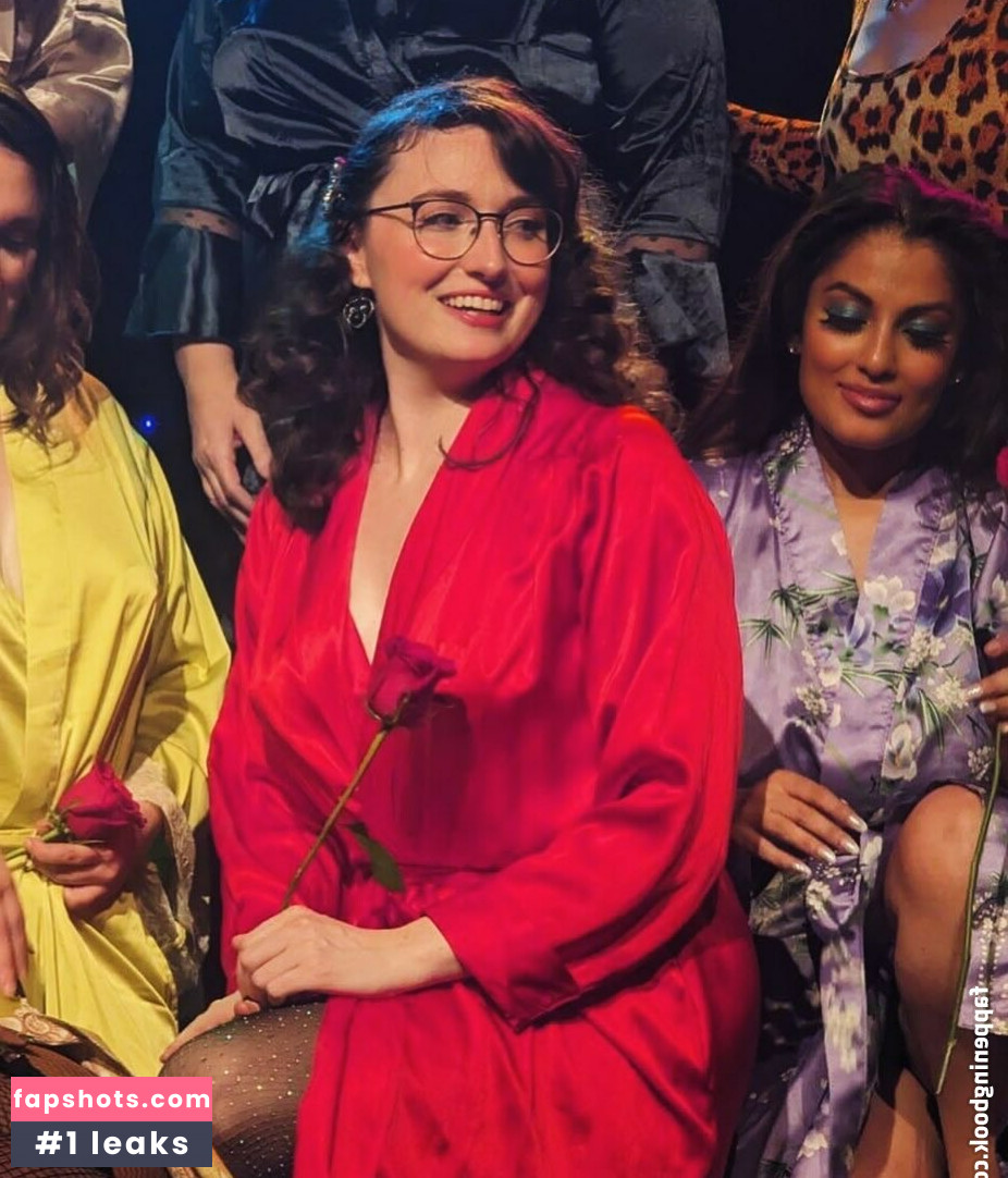 NurseHuckleberry nude babe gallery