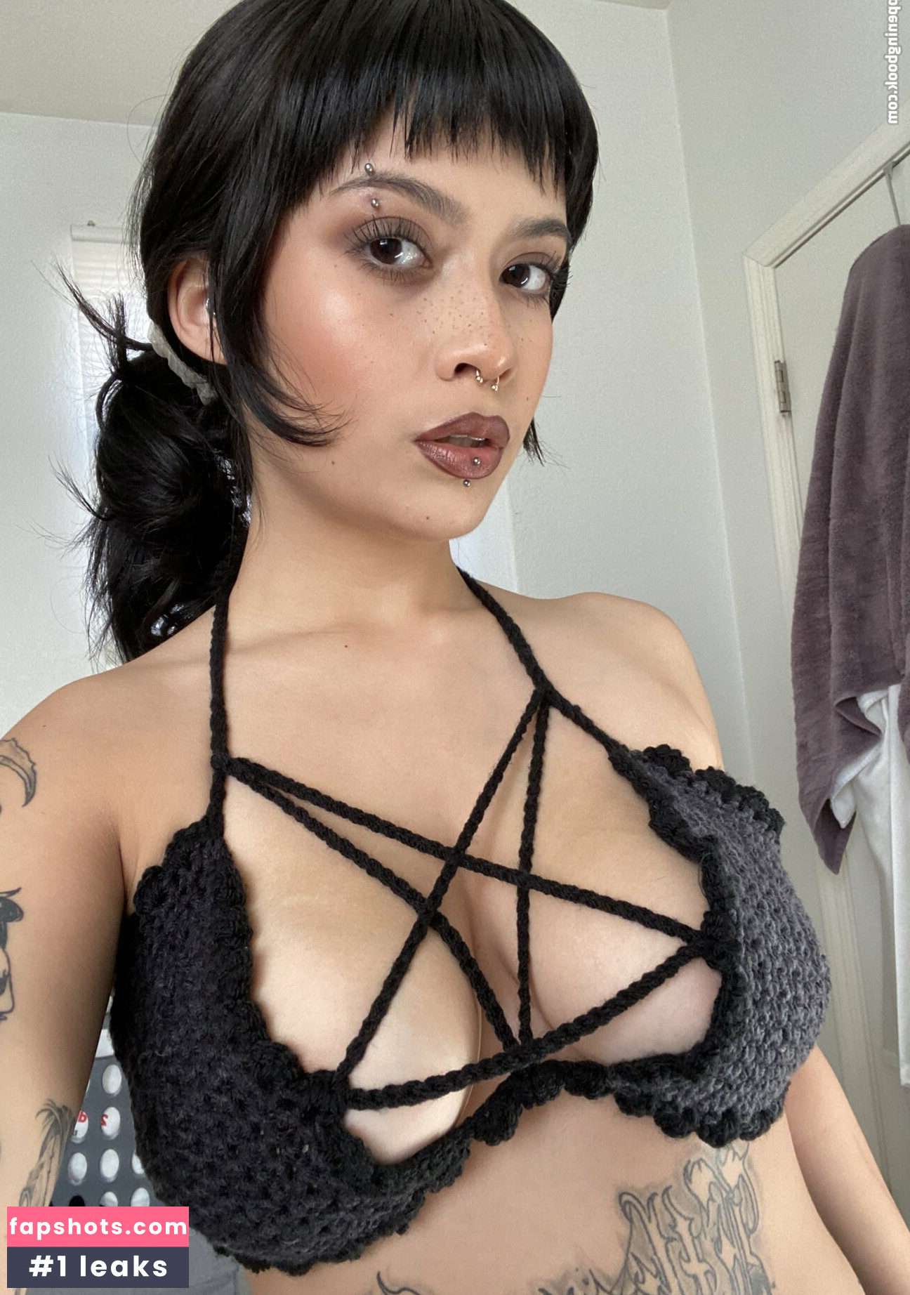 Nydia Gonzalez gallery photo #14