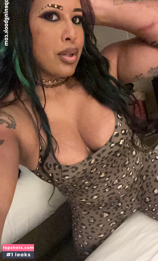 Nyla Rose nude babe gallery