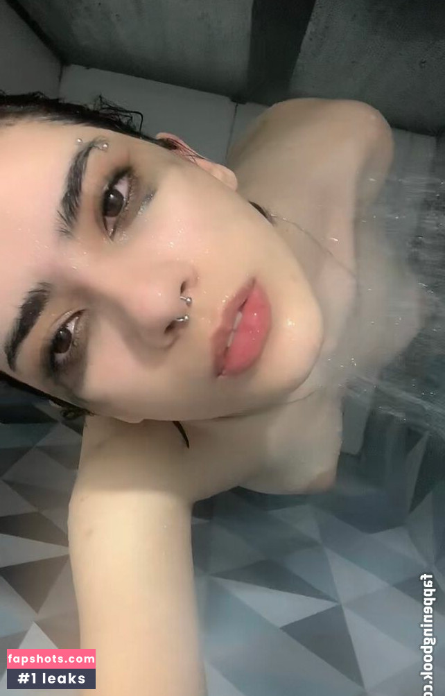 NymphAkemi gallery photo #3