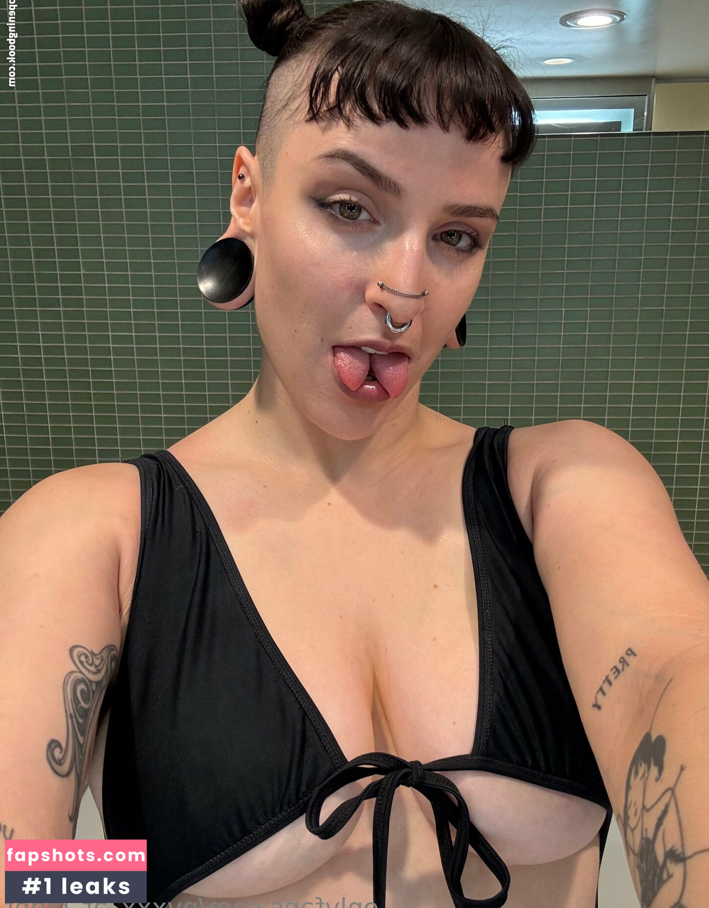 nyxxx_at_night gallery photo #3