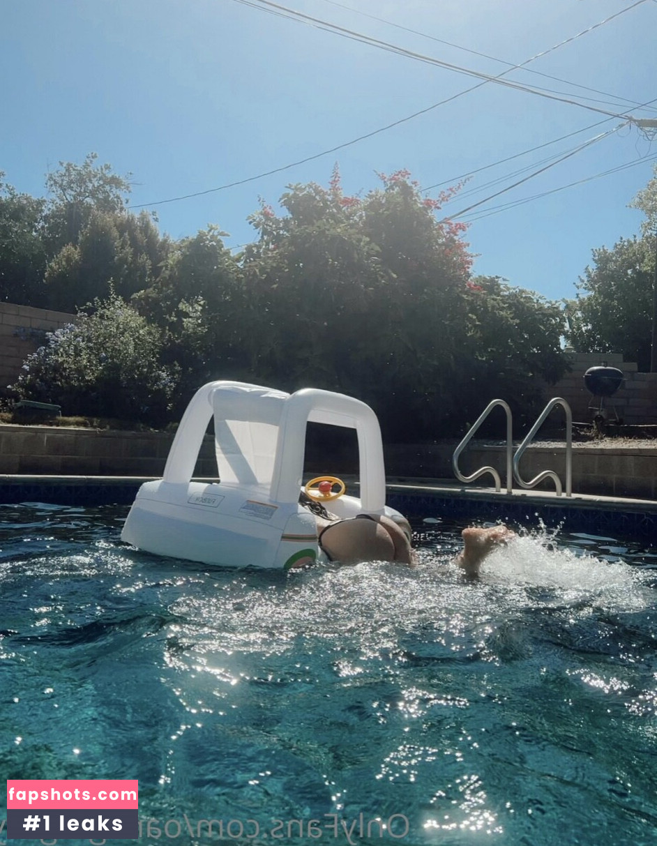 Oana Gregory gallery photo #101