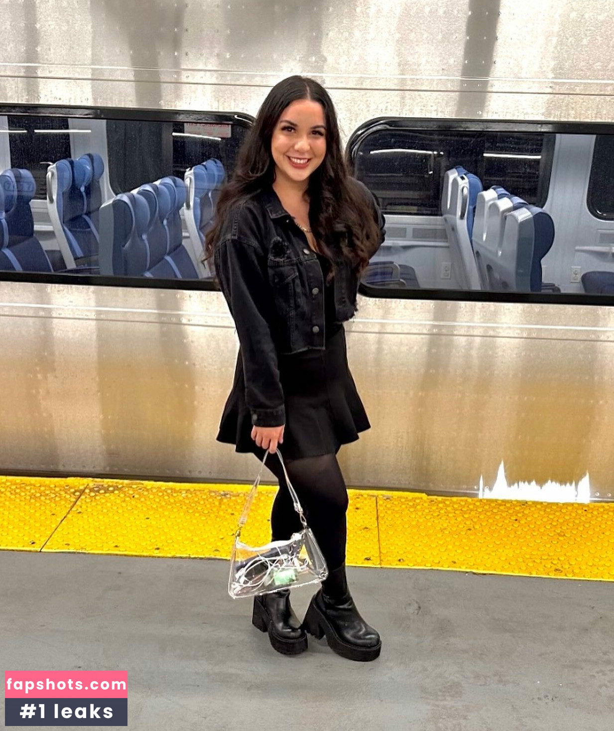 Obviously_Queen gallery photo #3