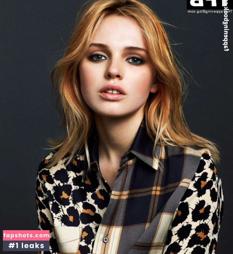 Odessa Young gallery photo #2