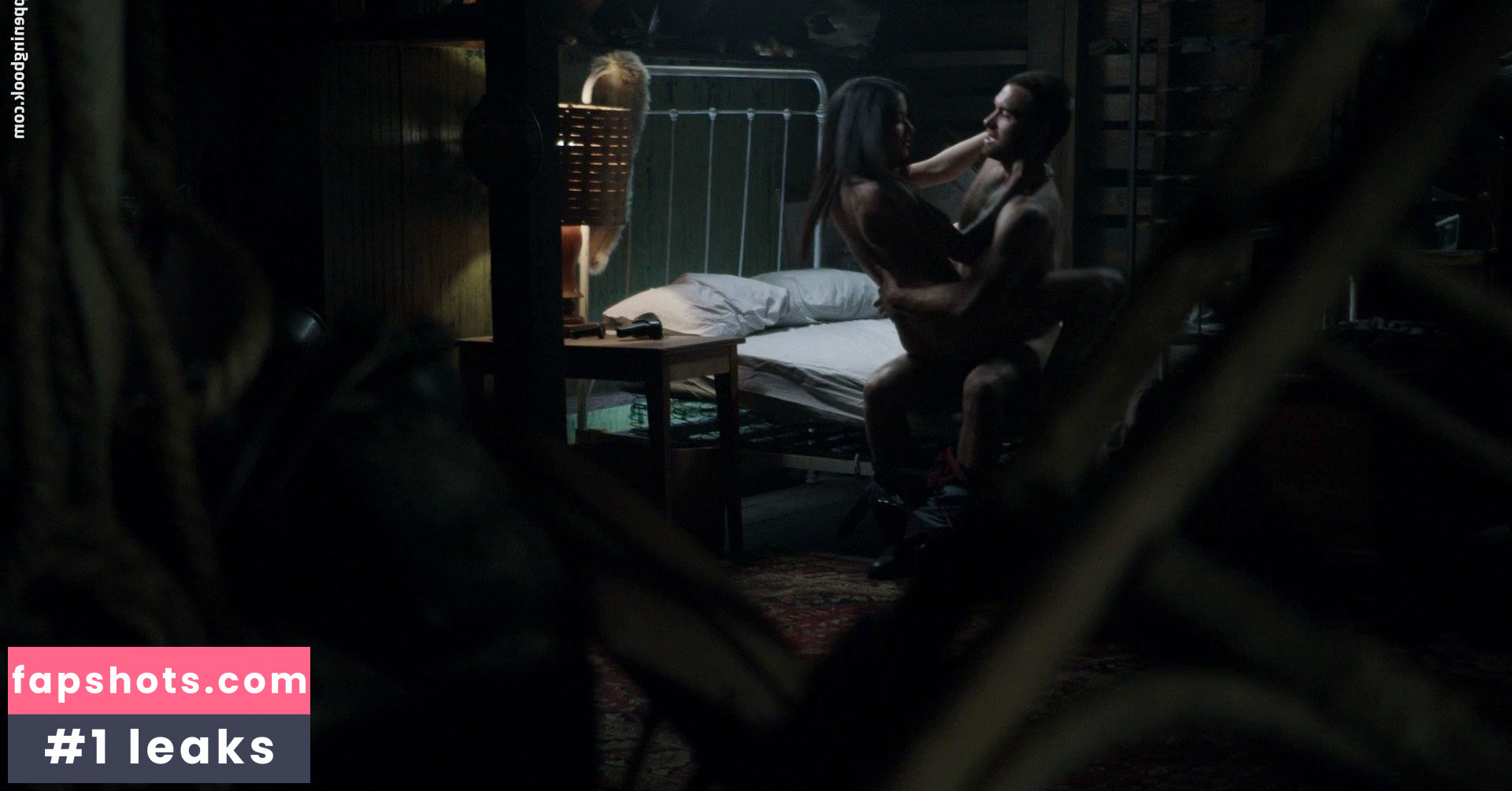 Odette Annable nude babe gallery