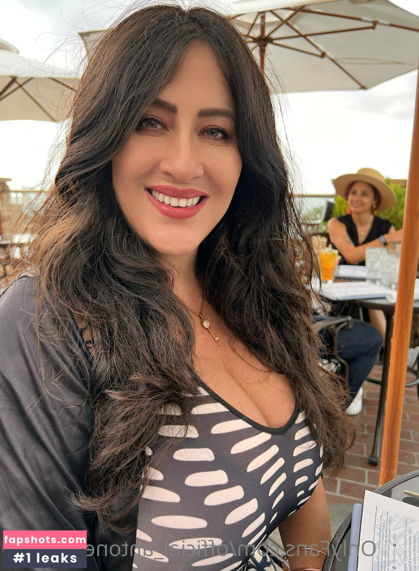 official_antonellakahllo gallery photo #29