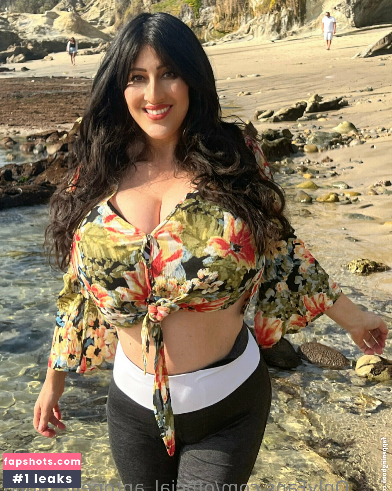 official_antonellakahllo gallery photo #37