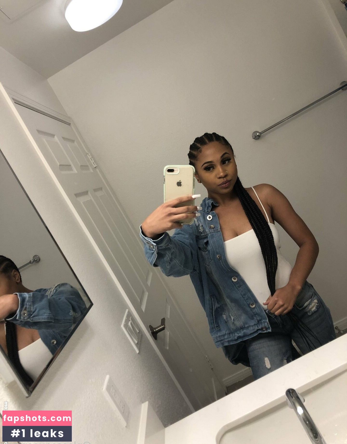 officiallyariaa gallery photo #3