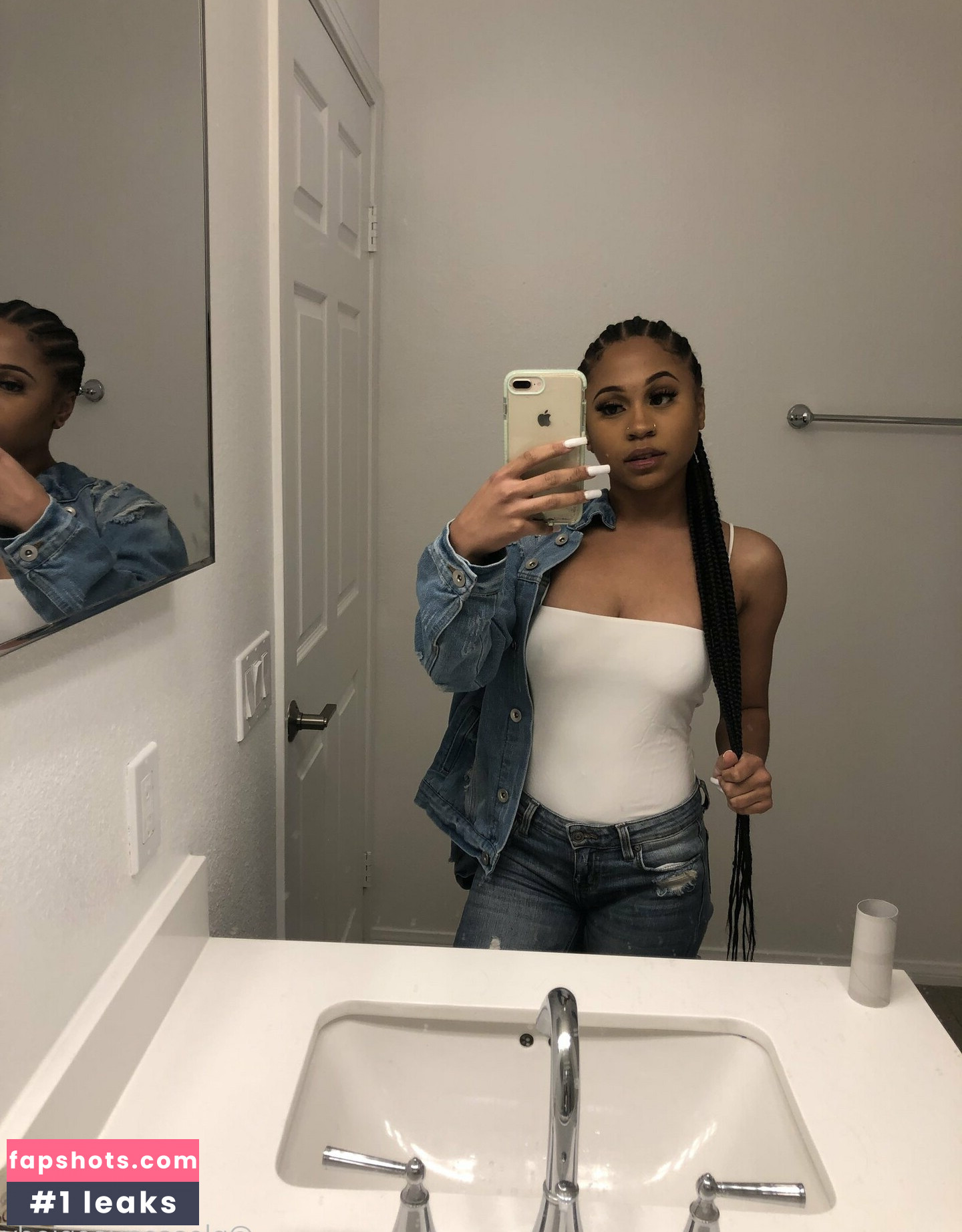 officiallyariaa gallery photo #4