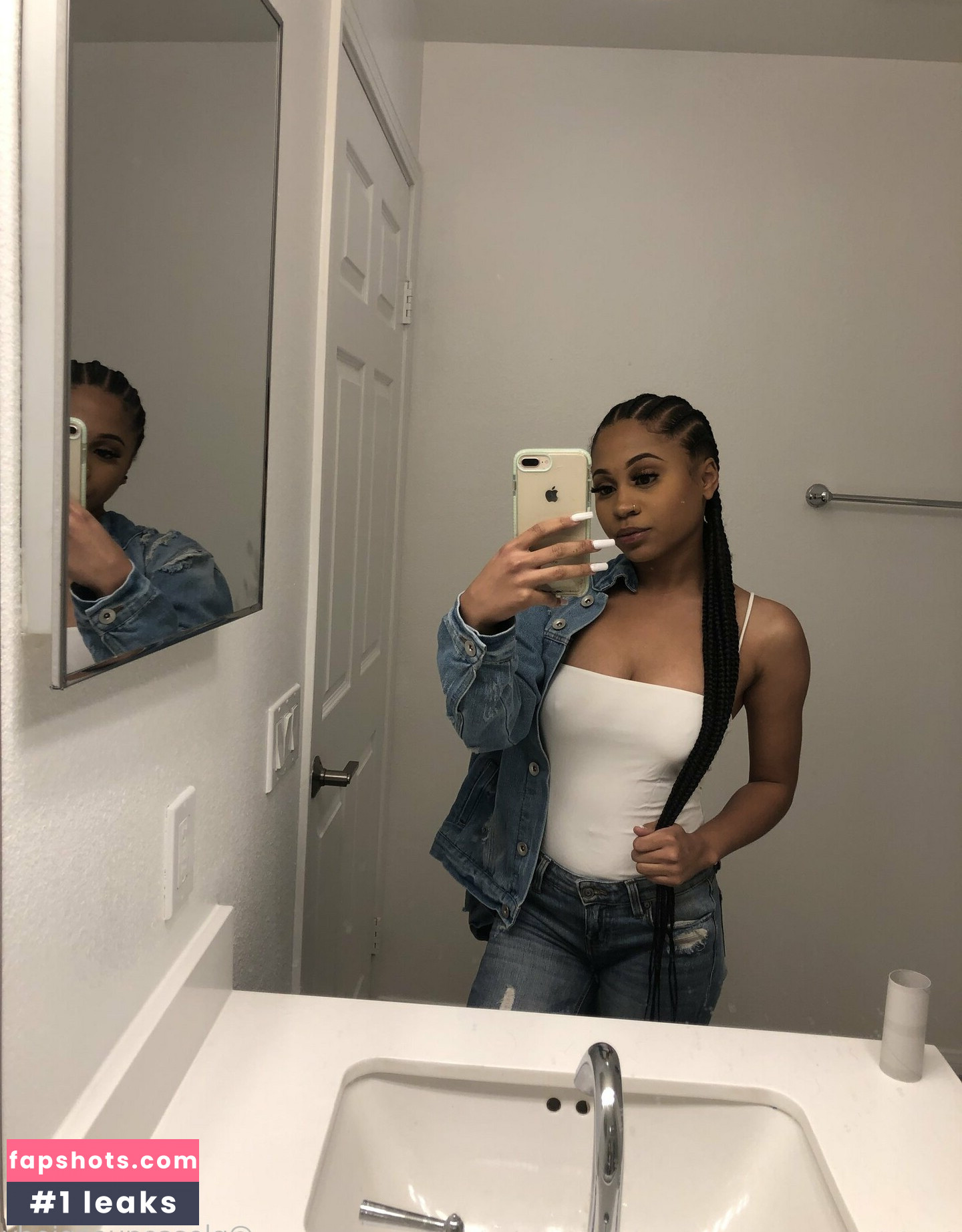 officiallyariaa gallery photo #8